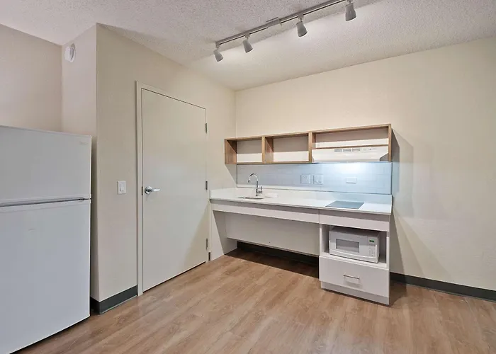 Extended Stay America Suites - Miami - Airport - Blue Lagoon